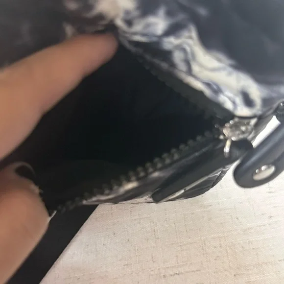 Sondra Roberts Squared Quilted Puffer Crossbody Bag - Picture 3 of 9